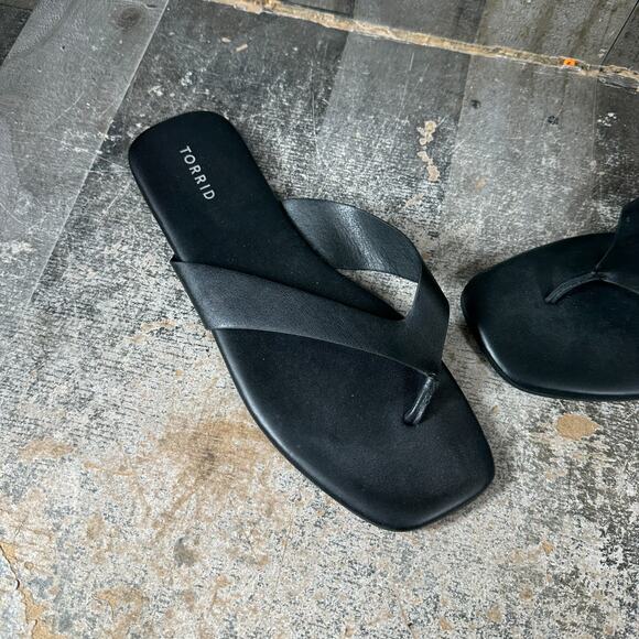 Torrid Square Toe Thong Cushioned Sandal Wide Width Black Women's 12WW - Picture 10 of 10